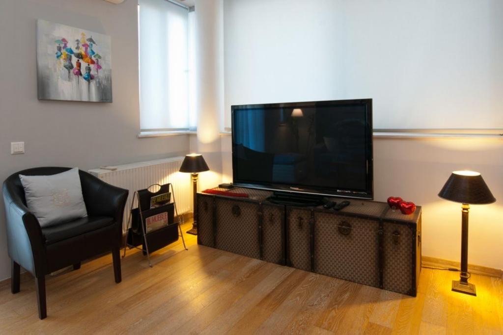 Acropolis Luxury Apartment With Balcony Афины Экстерьер фото